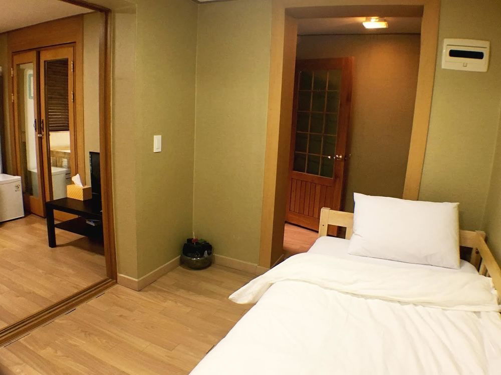 J.garden Hotel 2*
